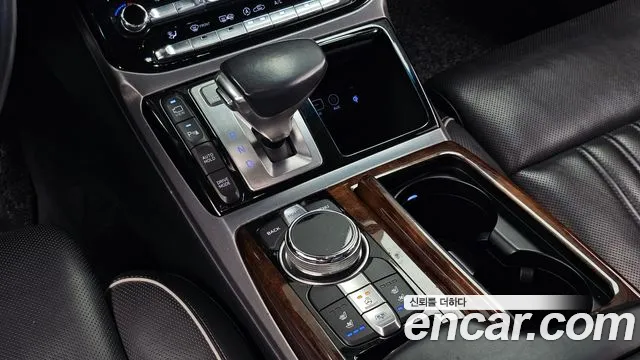 Genesis G90 2016 thumb 9