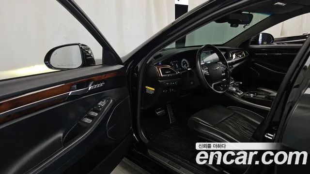 Genesis G90 2016 thumb 10