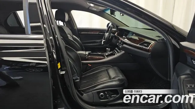 Genesis G90 2016 thumb 11