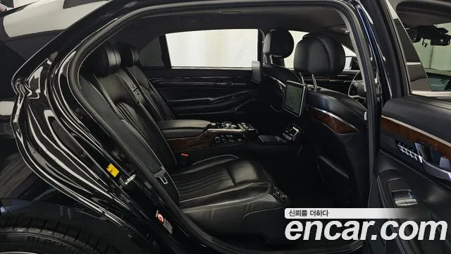 Genesis G90 2016 thumb 12
