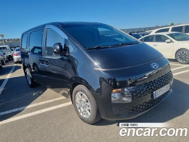Hyundai Staria 2023 thumb 2