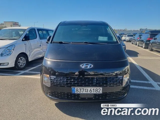 Hyundai Staria 2023 thumb 3