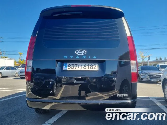 Hyundai Staria 2023 thumb 4