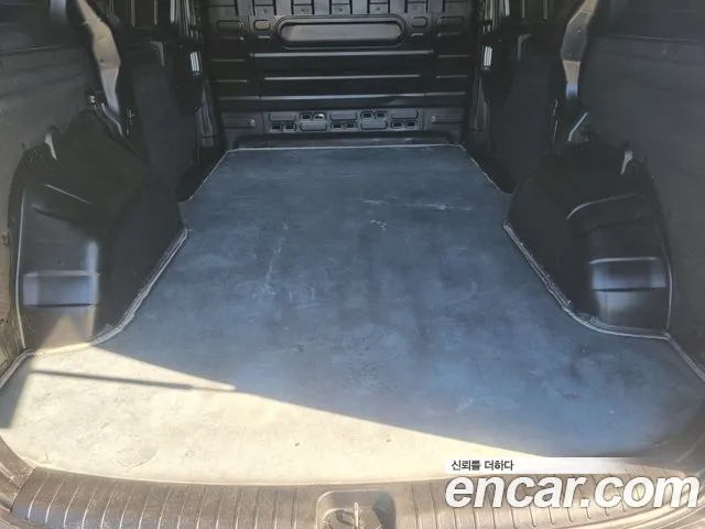Hyundai Staria 2023 thumb 7