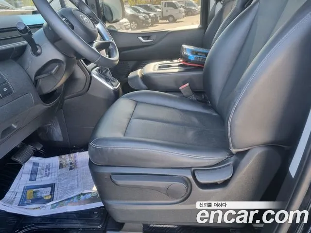 Hyundai Staria 2023 thumb 10