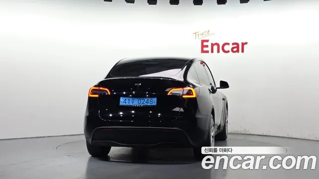 Tesla Model Y 2023 thumb 4