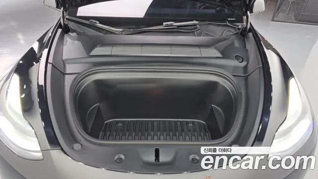 Tesla Model Y 2023 thumb 6