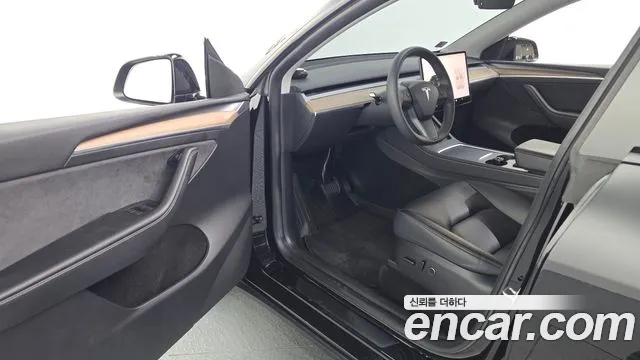 Tesla Model Y 2023 thumb 10