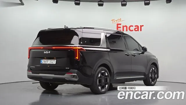 Kia Carnival 2024 thumb 2
