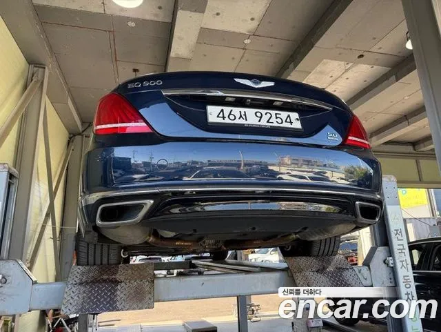 Genesis G90 2017 thumb 2
