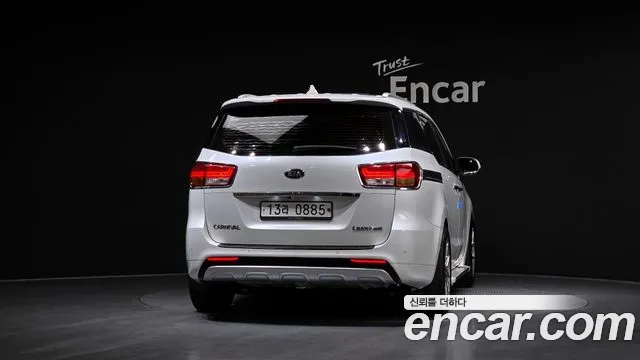 Kia Carnival 2015 thumb 4