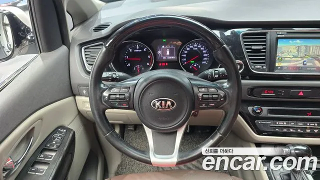 Kia Carnival 2015 thumb 12