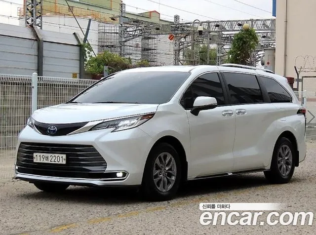 Toyota Sienna 2022 thumb 2