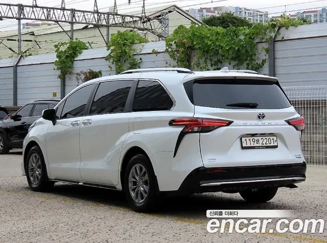 Toyota Sienna 2022 thumb 3