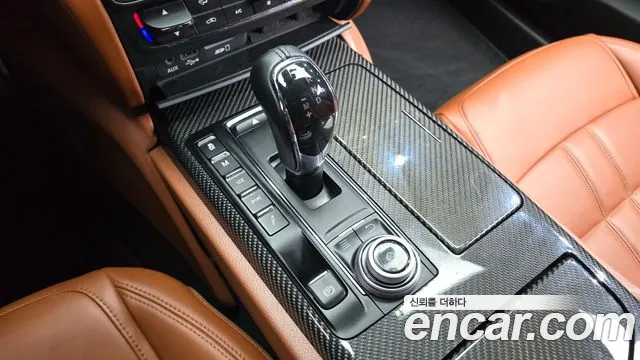 Maserati Quattroporte 2018 thumb 9