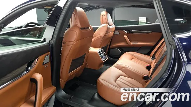 Maserati Quattroporte 2018 thumb 11