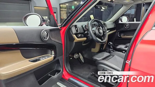 MINI Countryman 2018 thumb 10