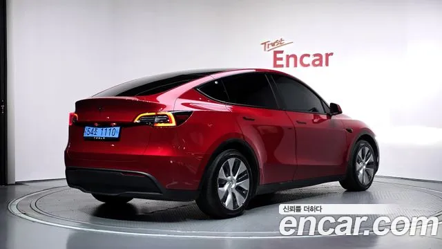 Tesla Model Y 2021 thumb 2