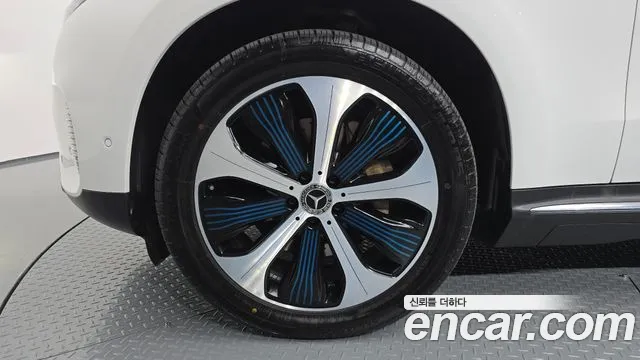 Mercedes-Benz EQC 2020 thumb 4