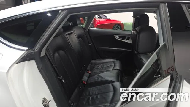 Audi A7 2012 thumb 12