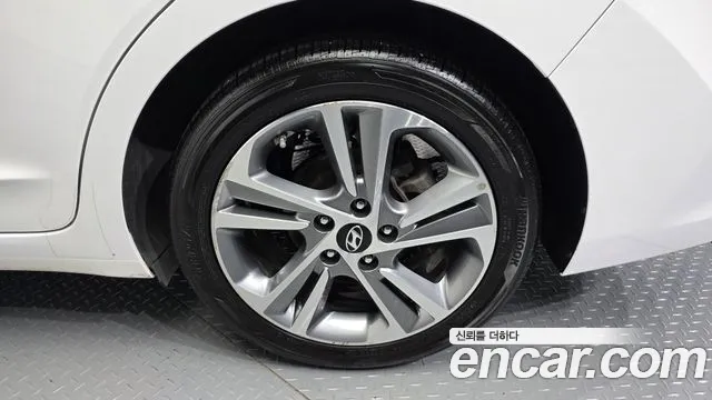 Hyundai Avante 2015 thumb 5