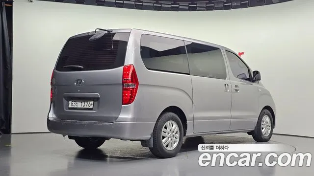 Hyundai Starex 2017 thumb 2