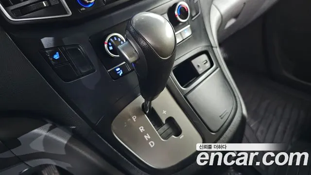 Hyundai Starex 2017 thumb 9