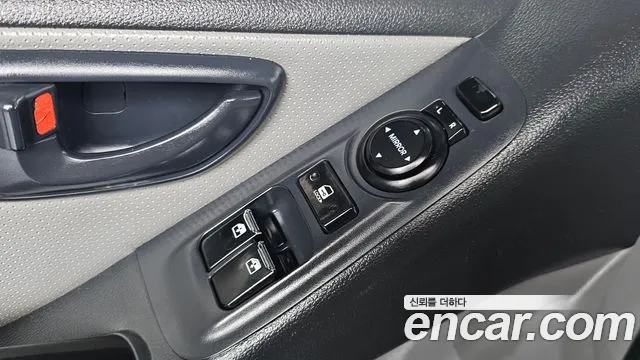 Hyundai Starex 2017 thumb 12