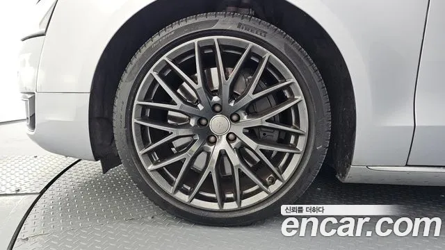 Audi A8 2015 thumb 5