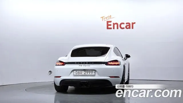 Porsche Cayman 2018 thumb 4