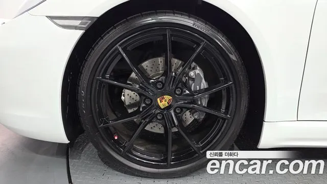 Porsche Cayman 2018 thumb 5
