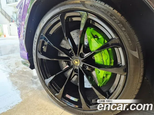 Lamborghini Urus 2020 thumb 5