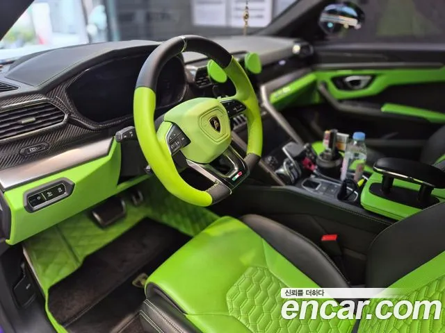 Lamborghini Urus 2020 thumb 9