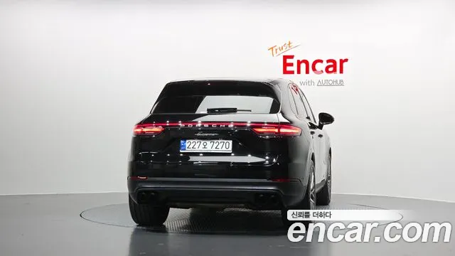 Porsche Cayenne 2023 thumb 3