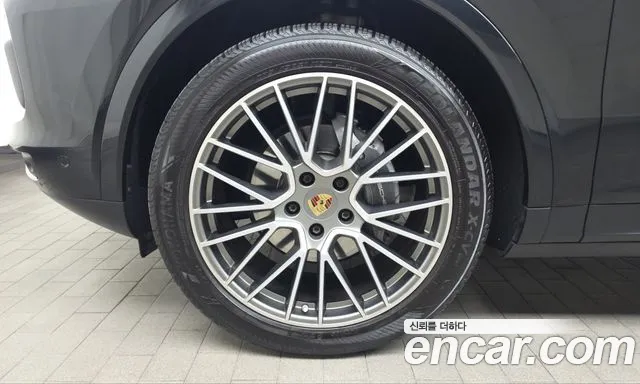 Porsche Cayenne 2023 thumb 4