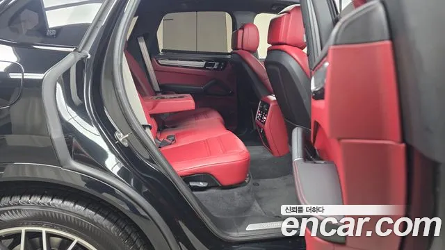 Porsche Cayenne 2023 thumb 10
