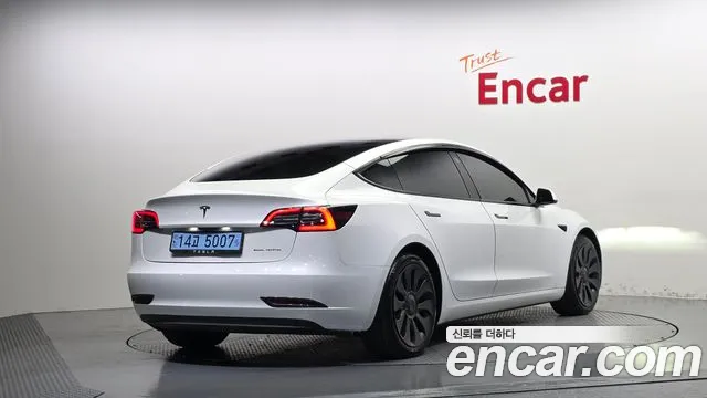 Tesla Model 3 2021 thumb 2