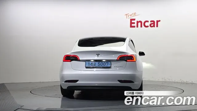 Tesla Model 3 2021 thumb 4