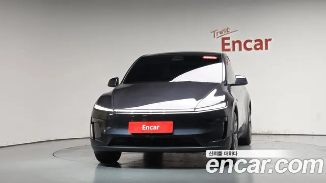 Tesla Model Y 2026 thumb 2