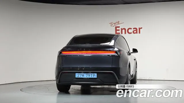 Tesla Model Y 2026 thumb 3