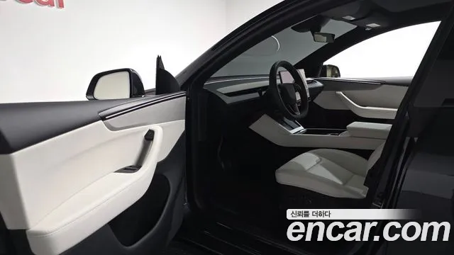 Tesla Model Y 2026 thumb 9