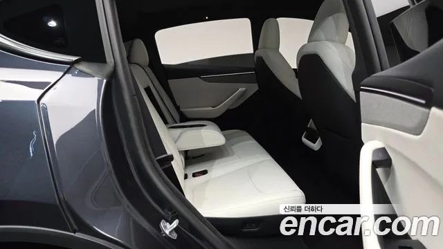 Tesla Model Y 2026 thumb 10