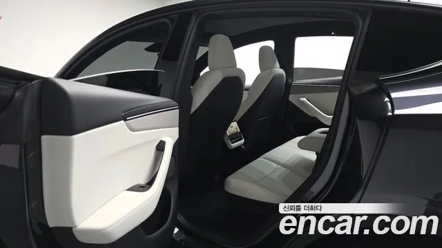Tesla Model Y 2026 thumb 11