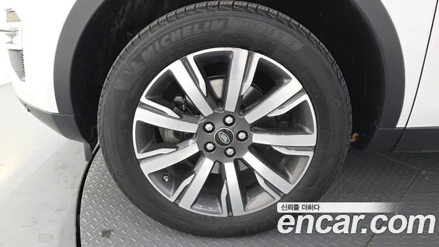Land Rover Discovery Sport 2017 thumb 5