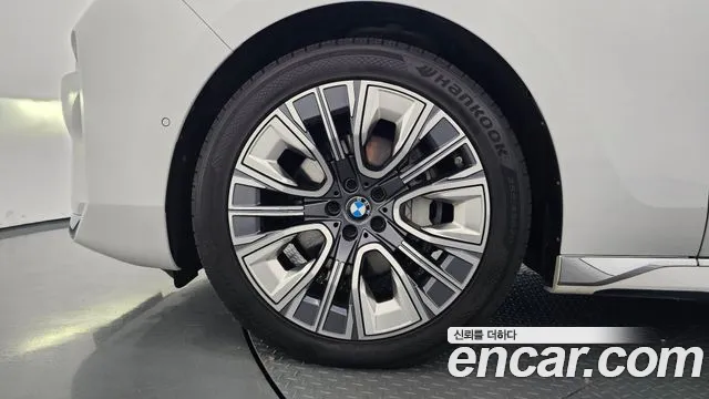 BMW 7-Series 2023 thumb 5