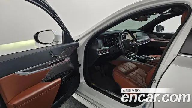 BMW 7-Series 2023 thumb 10
