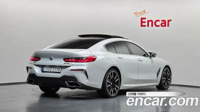 BMW 8-Series 2023 thumb 2