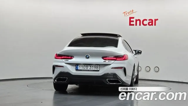 BMW 8-Series 2023 thumb 4