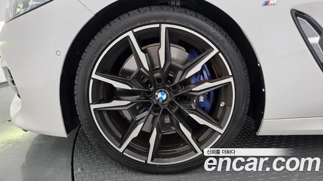 BMW 8-Series 2023 thumb 5