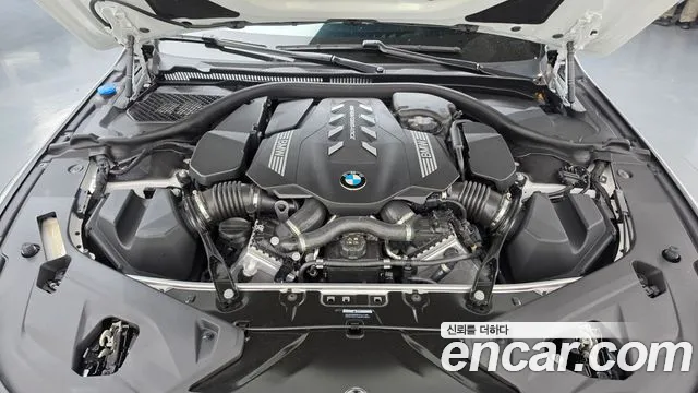 BMW 8-Series 2023 thumb 6